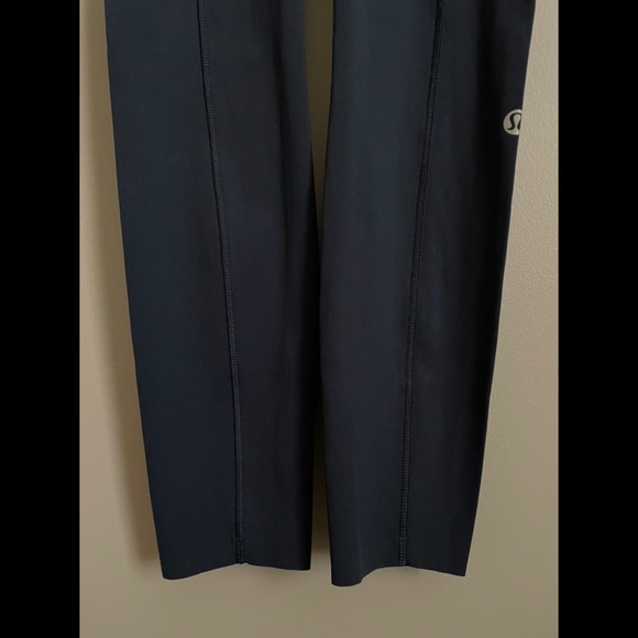 Lululemon Fast and Free 7/8 Tight Leggings 2 - Picture 6 of 10
